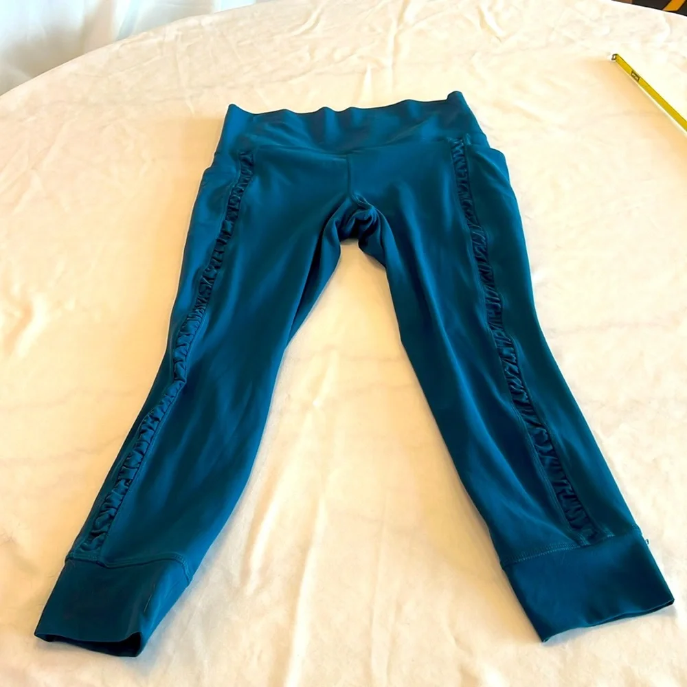 Rouched Athleta 7/8 tight with pockets - Picture 2 of 8